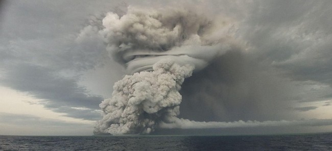 Gunung berapi bawah laut di Tonga yang meletus dua hari lalu