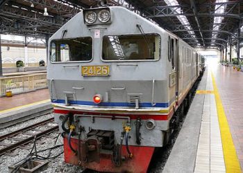 LOKOMOTIF TERBAKAR, SEMUA PENUMPANG SELAMAT