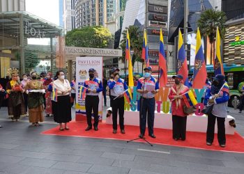 KIBARAN LEBIH 10,000 BENDERA WILAYAH PERSEKUTUAN DI KUALA LUMPUR, PUTRAJAYA DAN LABUAN