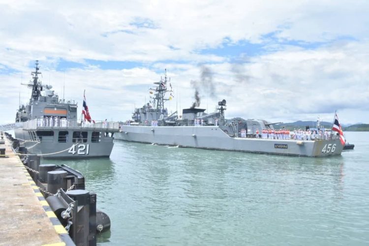 Ketibaan dua buah kapal milik TLDT di Tambatan Pangkalan TLDM Lumut