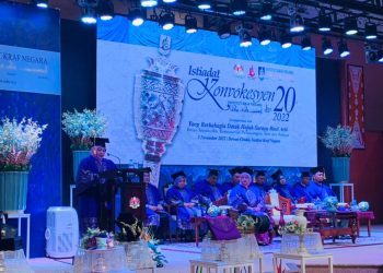 GRADUAN INSTITUT KRAF NEGARA TERIMA DIPLOMA DAN SIJIL SENI KRAF  SEMPENA ISTIADAT KONVOKESYEN KE-20
